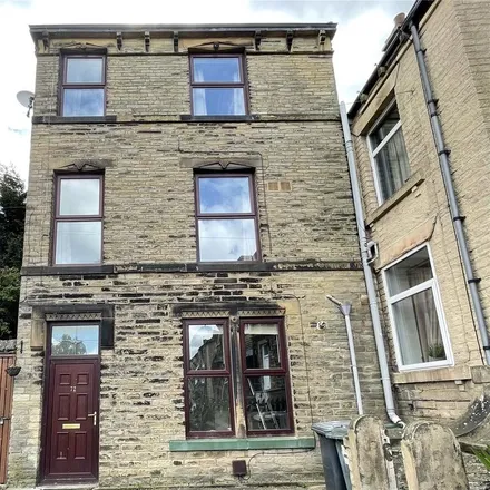 Rent this 2 bed house on High Street in Cleckheaton, BD19 3QA