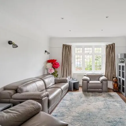 Image 2 - Lyndhurst Road, London, DA7 6FA, United Kingdom - Duplex for sale