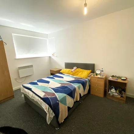 Image 7 - Hulme High Street, Manchester, M15 5GX, United Kingdom - Apartment for rent