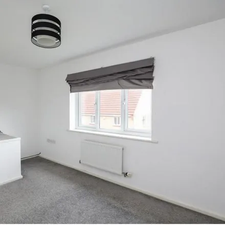Image 6 - Oxclose Park Rise, Sheffield, S20 8GW, United Kingdom - Townhouse for rent