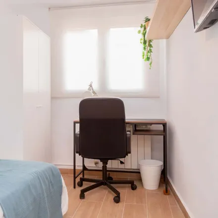 Rent this 4 bed room on Calle de las Navas de Tolosa in 46-48, 50010 Zaragoza