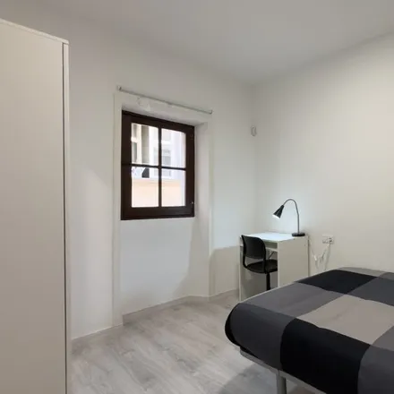 Rent this 3 bed room on Carrer del Triangle in 8, 08003 Barcelona