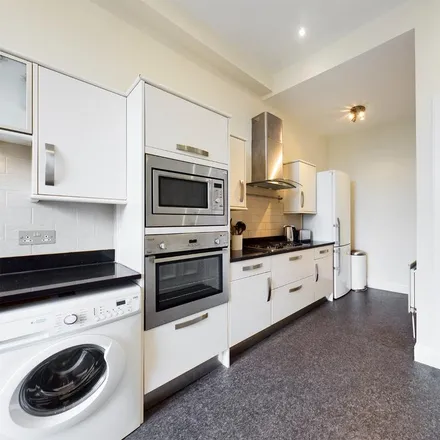 Image 2 - 34 Gillespie Crescent, City of Edinburgh, EH10 4HT, United Kingdom - Apartment for rent