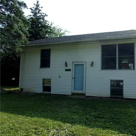 Buy this 3 bed house on 2109 Candlewick Drive in Findlay, OH 45840