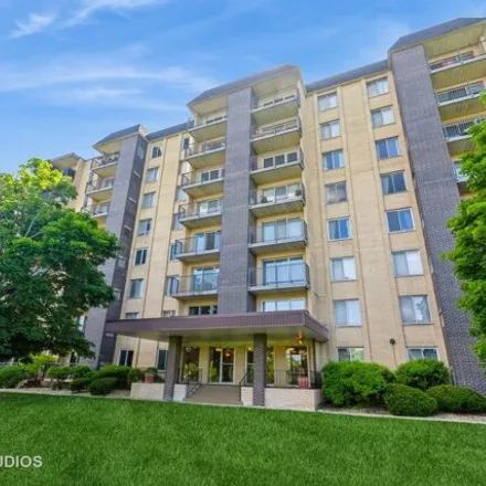 Buy this 2 bed condo on Veterans Memorial Tollway in Downers Grove, IL 60517