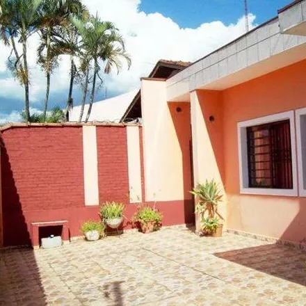 Buy this 3 bed house on Rua Bicudo Leme in Vila Nair, Pindamonhangaba - SP