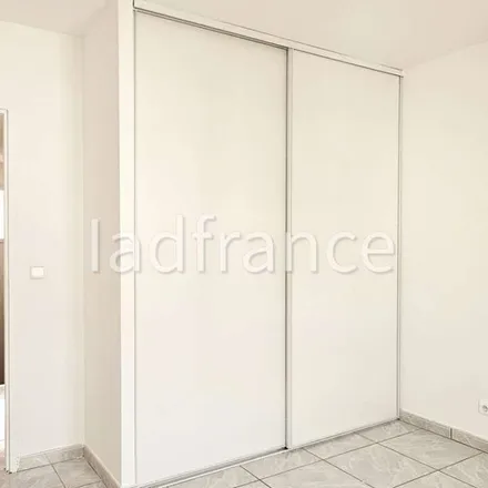 Image 2 - 8 Place de la Loge, 66000 Perpignan, France - Apartment for rent