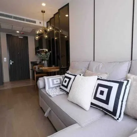 Rent this 1 bed apartment on Wattana Wittaya Academy in Soi Sukhumvit 19, Asok