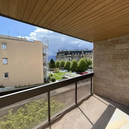 Rent this 1 bed apartment on Avenue du Léman 19 in 1005 Lausanne, Switzerland