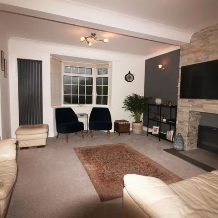 Image 5 - 122 Cranmore Boulevard, Blossomfield, B90 4RU, United Kingdom - Apartment for rent