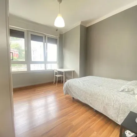 Rent this 5 bed apartment on Avenida Lehendakari Aguirre / Agirre lehendakariaren etorbidea in 4, 48014 Bilbao