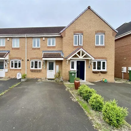 Rent this 2 bed townhouse on Fleming Close in Stockton-on-Tees, TS19 8PQ