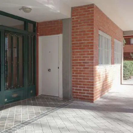 Image 3 - Calle Campillo de Arenas, 28053 Madrid, Spain - Apartment for rent