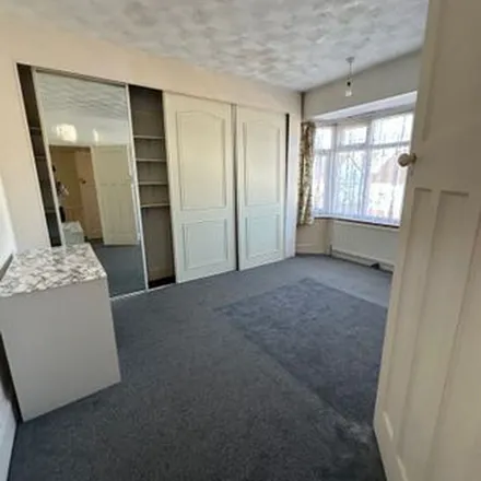 Rent this 6 bed duplex on Sherwood Road in Luton, LU4 8LD