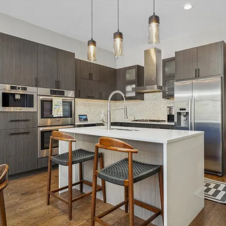 Image 4 - 2014 West Superior Street, Chicago, IL 60612, USA - House for sale