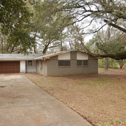 Buy this 3 bed house on 8426 Parkdale Drive in Silver Pine Village, Shreveport