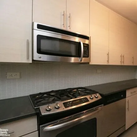 Image 4 - 424 East 82nd Street, New York, NY 10028, USA - Condo for rent