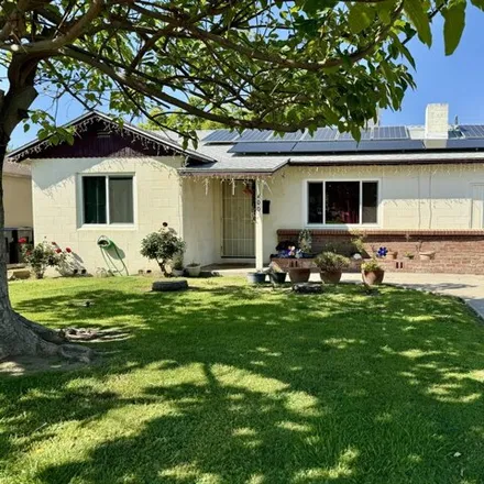 Buy this 2 bed house on 202 West Paradise Avenue in Visalia, CA 93277