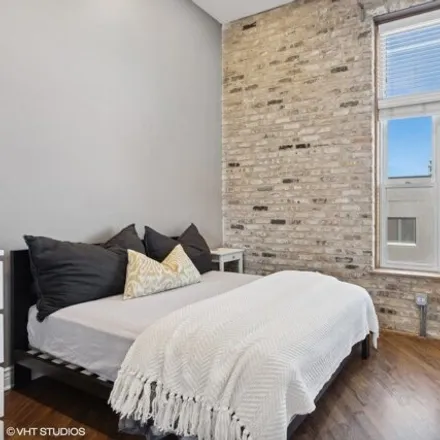 Image 6 - 2041 West Belmont Avenue, Chicago, IL 60618, USA - Condo for sale