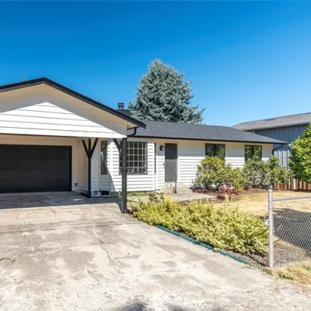 Image 3 - 10316 Croft St S, Tacoma, Washington, 98444 - House for sale