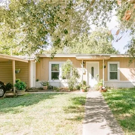 Buy this 3 bed house on 1410 East Warren Avenue in Victoria, TX 77901