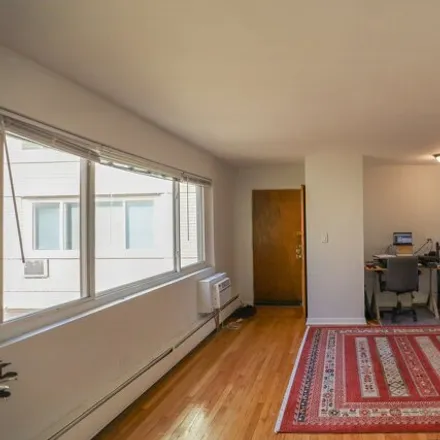 Image 6 - 6715-6721 North Hermitage Avenue, Chicago, IL 60626, USA - House for rent