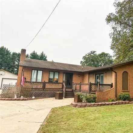 Buy this 3 bed house on 1000 Oakwood Drive in Maiden, Catawba County