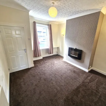Image 2 - Anderson Street, Blackpool, FY1 4BH, United Kingdom - Townhouse for rent
