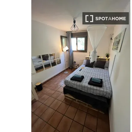 Rent this 2 bed room on Carrer de Sàsser in 6, 08019 Barcelona