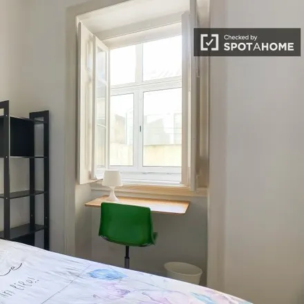 Rent this 2 bed room on Rua Carlos Ribeiro in Lisbon, Portugal