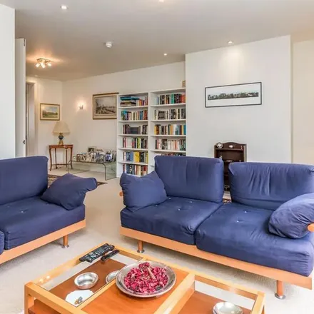 Rent this 5 bed townhouse on 1-5 Woodman Mews in London, TW9 4AH