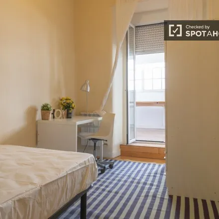 Rent this 9 bed room on Madrid in Kollage Espacios, Calle de Quintana