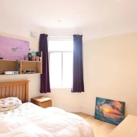 Rent this 6 bed apartment on 45 Wilton Avenue in Bedford Place, Southampton