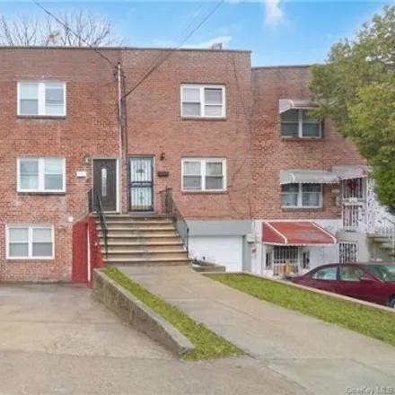 Buy this 4 bed house on 1013 East 229th Street in New York, NY 10466