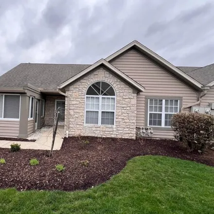 Buy this 3 bed condo on 5639 Villa Gates Drive in Hilliard, OH 43026