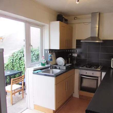 Rent this 4 bed townhouse on Gaysham Avenue in London, IG2 6TB