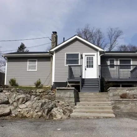 Rent this 3 bed house on 320 Washington Avenue in City of Beacon, NY 12508