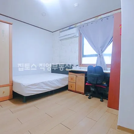 Rent this studio apartment on 서울특별시 관악구 신림동 103-177