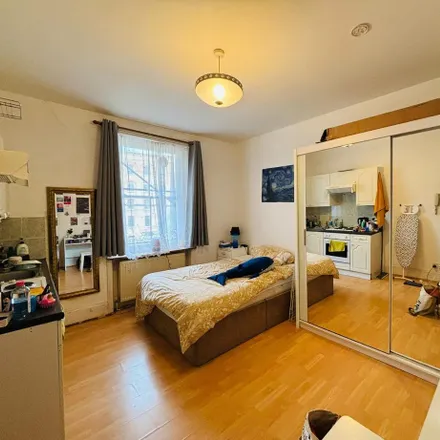 Rent this studio apartment on 18 Stanwick Road in London, W14 8UH