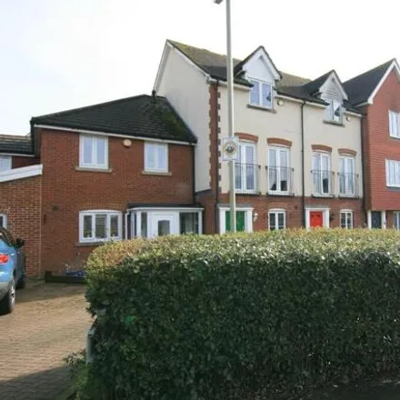 Buy this 3 bed townhouse on Hereford Close in Ashford, TN24 9LG