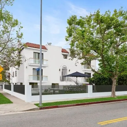 Buy this 15 bed townhouse on 5109 De Longpre Avenue in Los Angeles, CA 90027