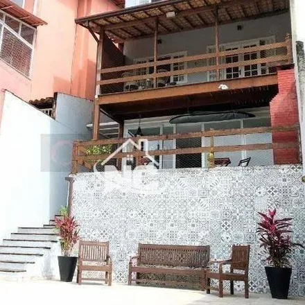 Buy this 3 bed house on Avenida Nélson de Oliveira e Silva in Vila Progresso, Niterói - RJ