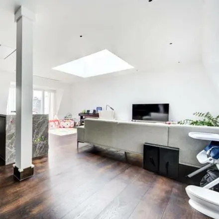 Rent this 3 bed apartment on 3 Logan Place in London, W8 6DL