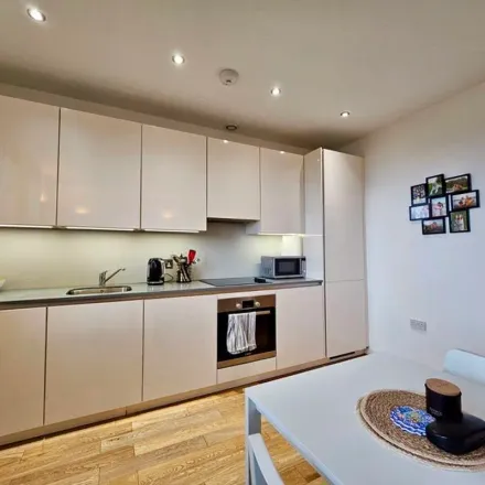 Image 6 - Greenway, Mill Meads, London, E15 2QT, United Kingdom - Apartment for rent