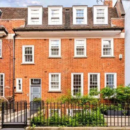 Rent this 4 bed townhouse on Charing Cross in London, SW1A 2DX