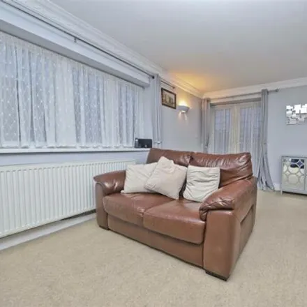 Image 3 - The Sigers, London, HA5 2QH, United Kingdom - House for sale