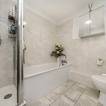 Image 3 - Albany Court, 18 Plumbers Row, St. George in the East, London, E1 1BX, United Kingdom - Apartment for rent