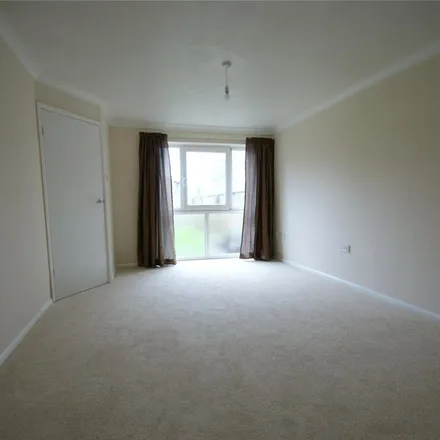 Image 3 - Blandford Close, Nailsea, BS48 2QQ, United Kingdom - Townhouse for rent