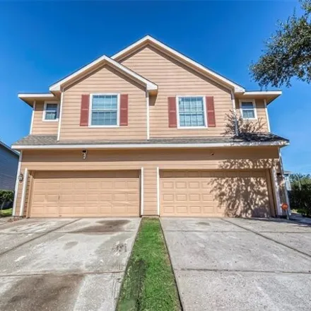 Rent this 3 bed townhouse on 14368 Fairbluff Lane in Harris County, TX 77014