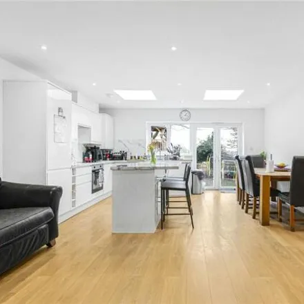 Image 7 - 2 Brunswick Grove, London, N11 1HN, United Kingdom - House for sale